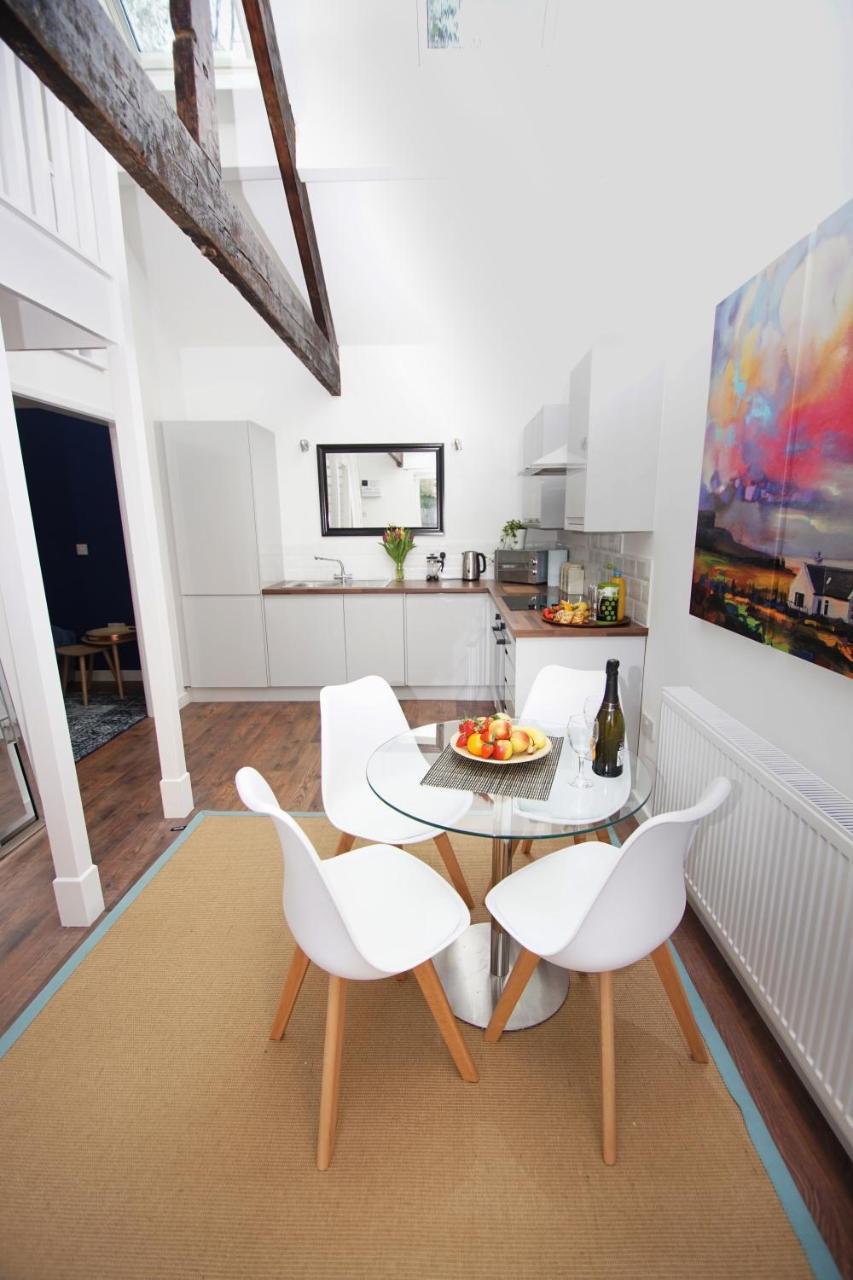 Loft Style Apartment For 4, 1 Broadhurst Court, Close To Town, Station & Hospital Stockport Luaran gambar